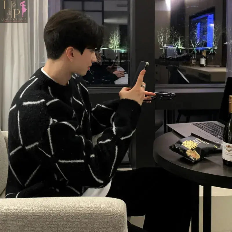 Men Sweater Men Stylish Black Sweater Lamp Post