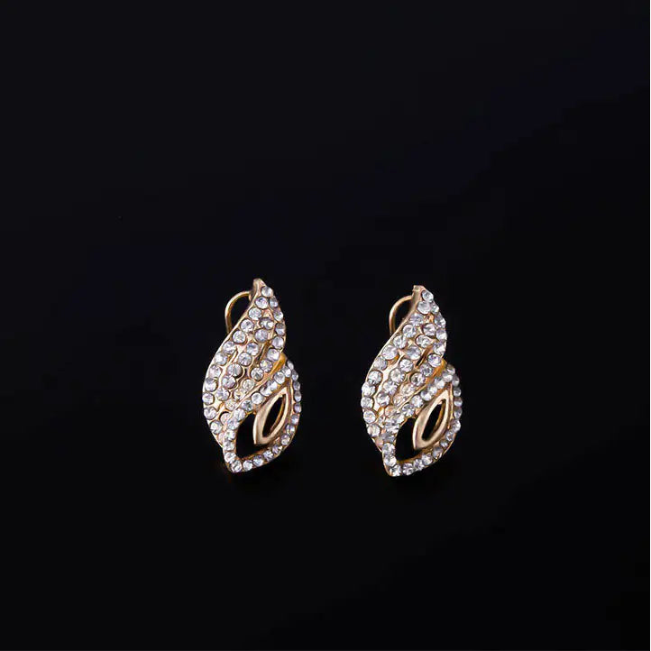 Gold Indian bridal jewelry set for women featuring intricate necklace, earrings, and bangles, showcasing traditional design and craftsmanship.