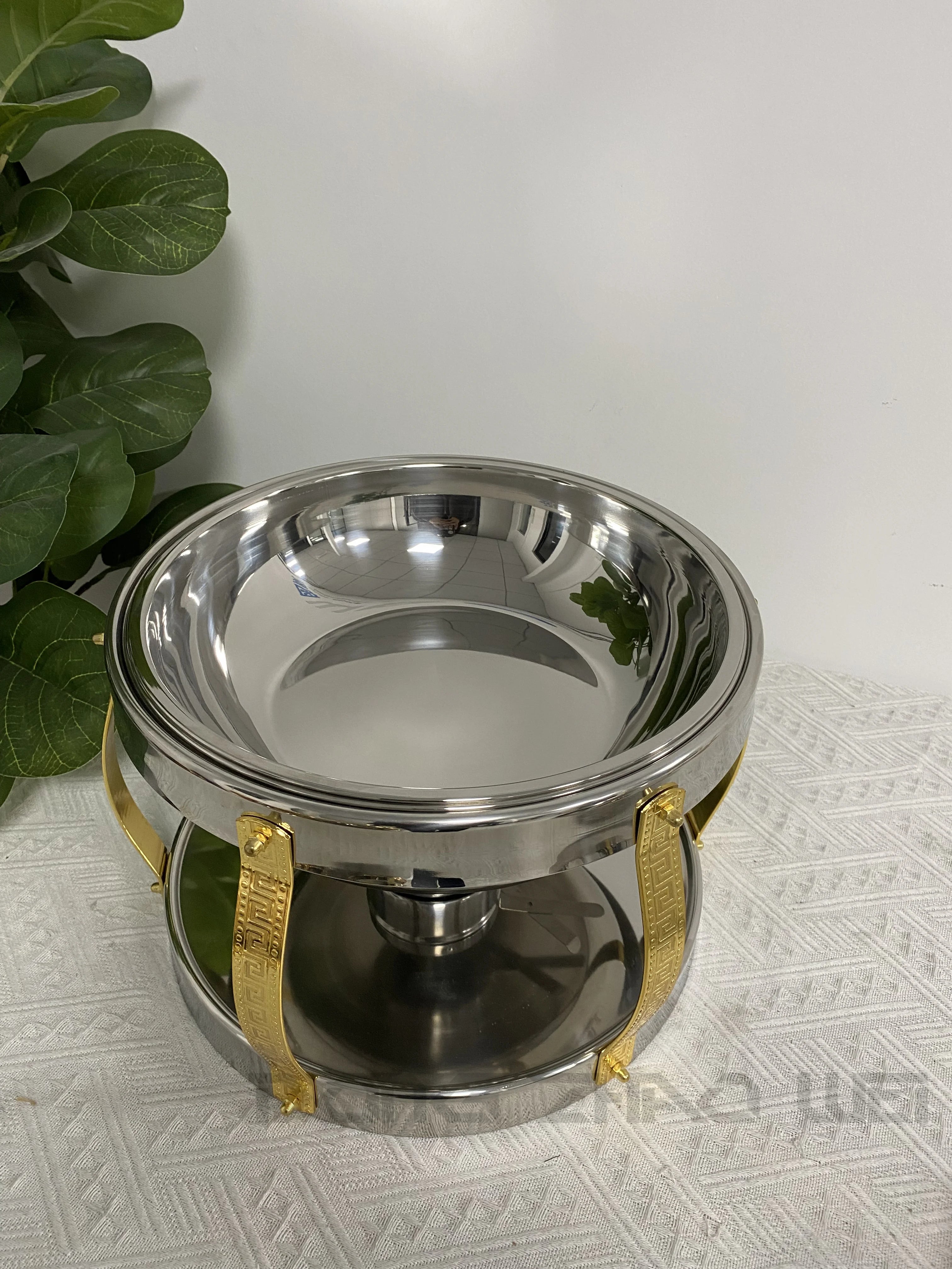 Stainless steel full-size round chafing dish with 6.0L capacity, part of Lamp Post kitchen dishware set, food warmer for catering.