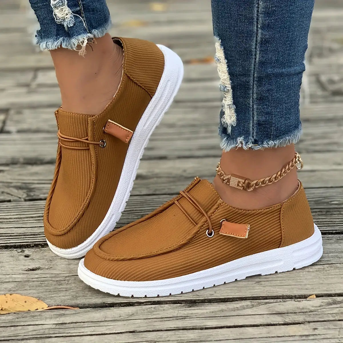 White Lamp Post non-slip women's sneakers with comfortable design and rubber sole, ideal for everyday casual wear.