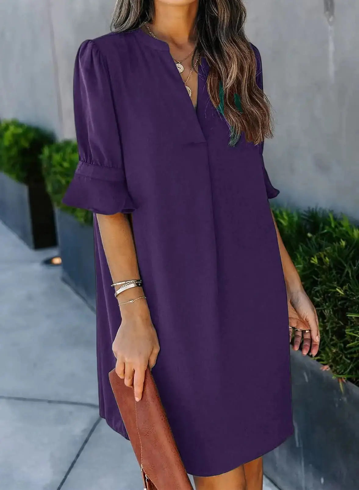 Lamp Post women's purple V-neck shift dress with short sleeves and flowy silhouette, casual summer style, available in medium size.