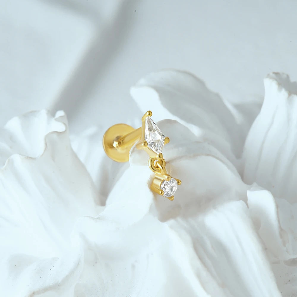 Lamp Post pierced stud earring for women, elegant jewelry ideal for parties or gifts, featuring a stylish design.