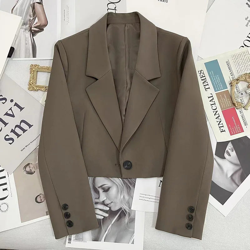 Coffee-colored Lamp Post women's cropped blazer jacket for winter, stylish and tailored for a modern 2024 look.