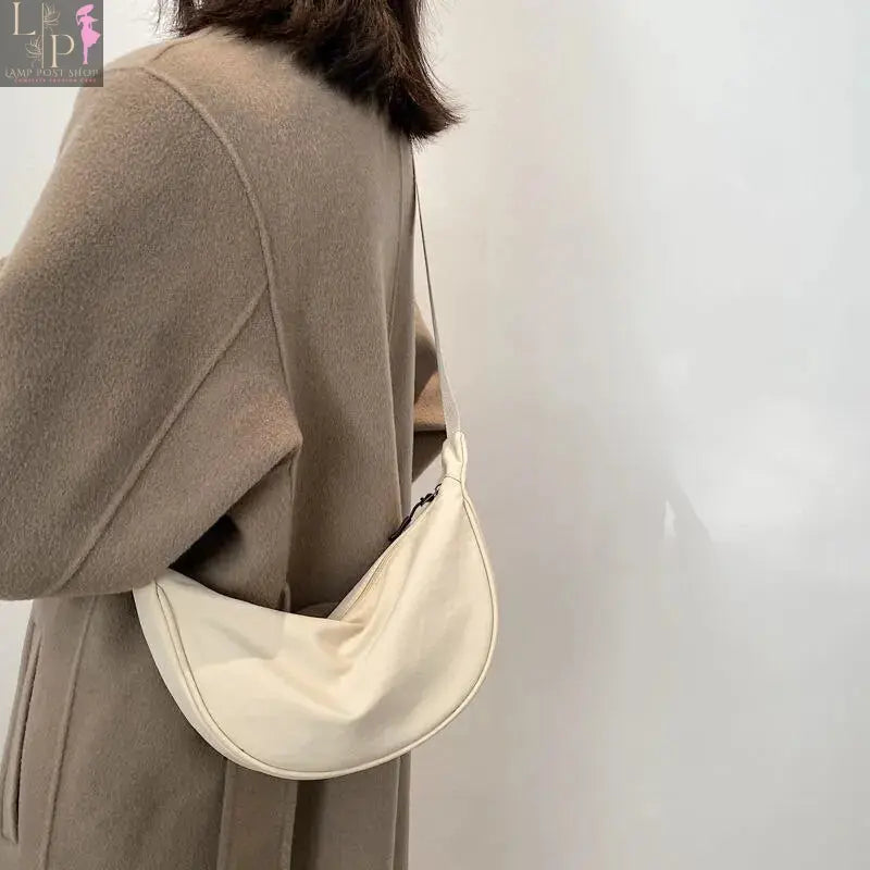 Green leather small handbag for women with a classic shoulder design, featuring a crossbody strap and messenger-style look.