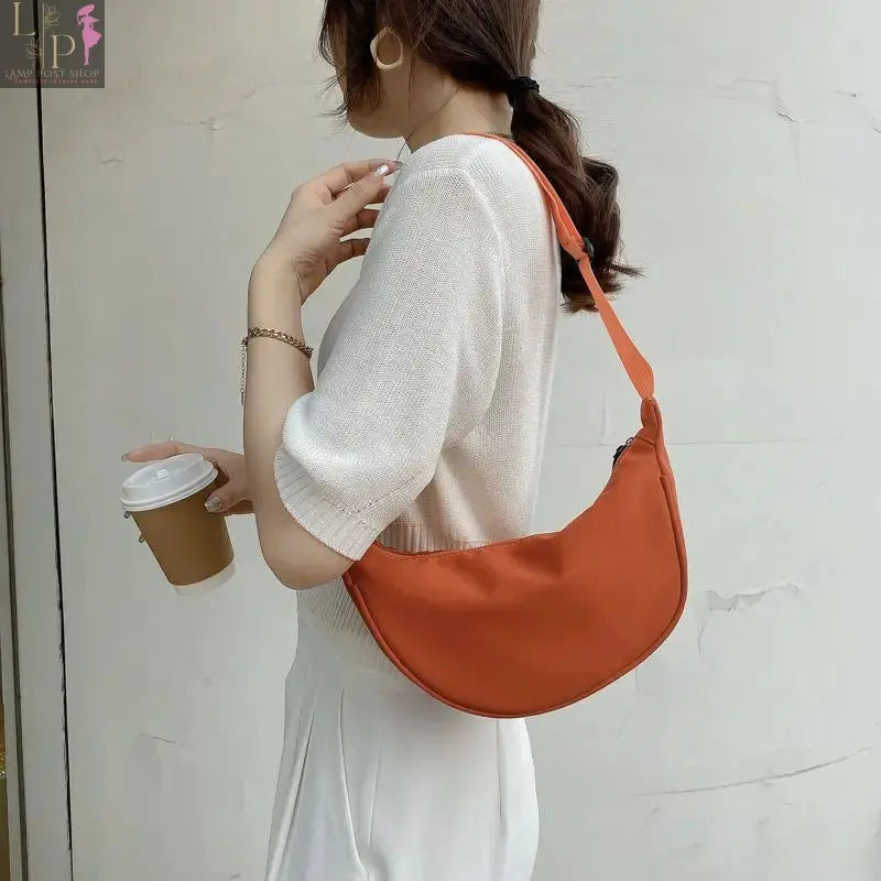 Green leather small handbag for women, classic shoulder bag and crossbody messenger bag with a sleek design.