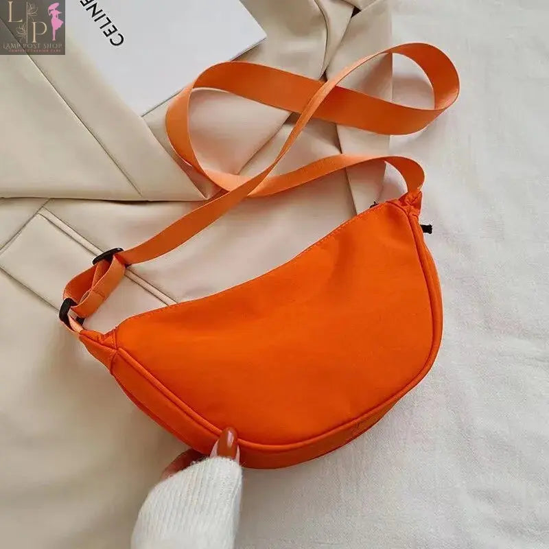 Green leather small handbag for women, classic shoulder bag, crossbody style with a sleek messenger design.