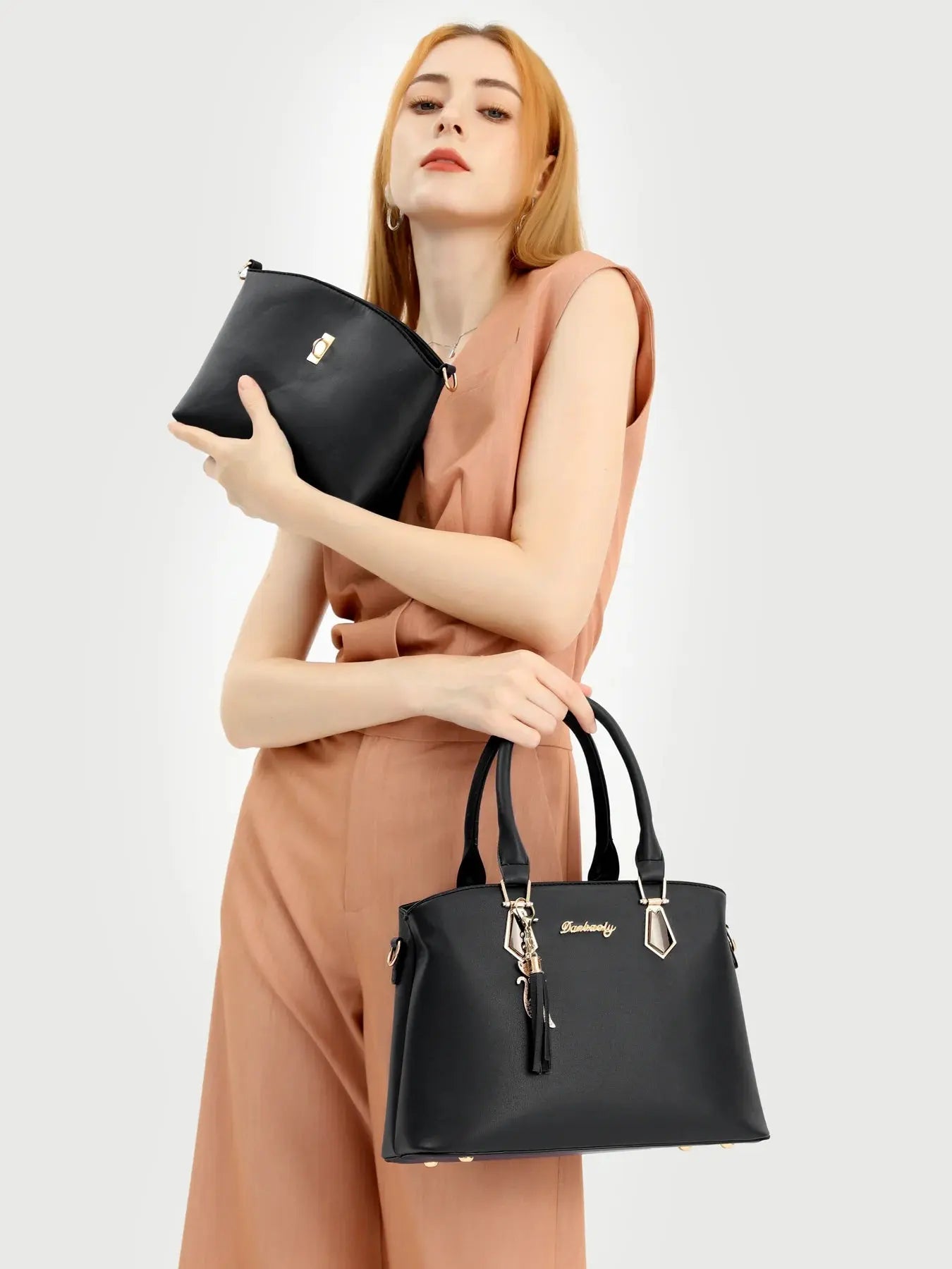 White stylish Korean-style women's shoulder bag, versatile messenger bag, casual handbag for everyday use.