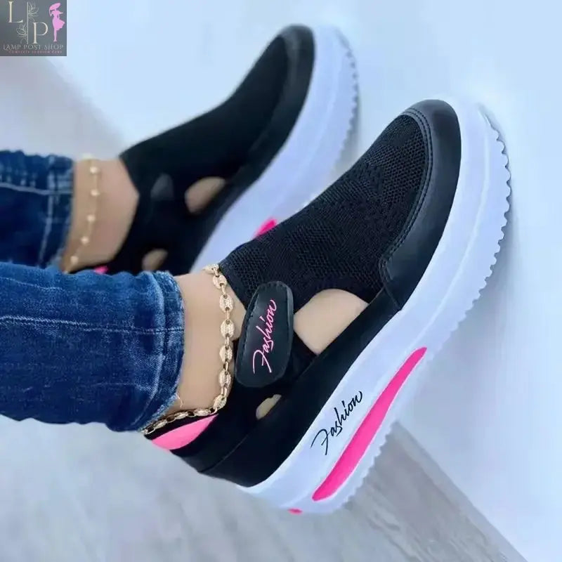 Blue women's platform sneakers with breathable sport design, vulcanized sole, casual style, and fashionable tennis shoe look.