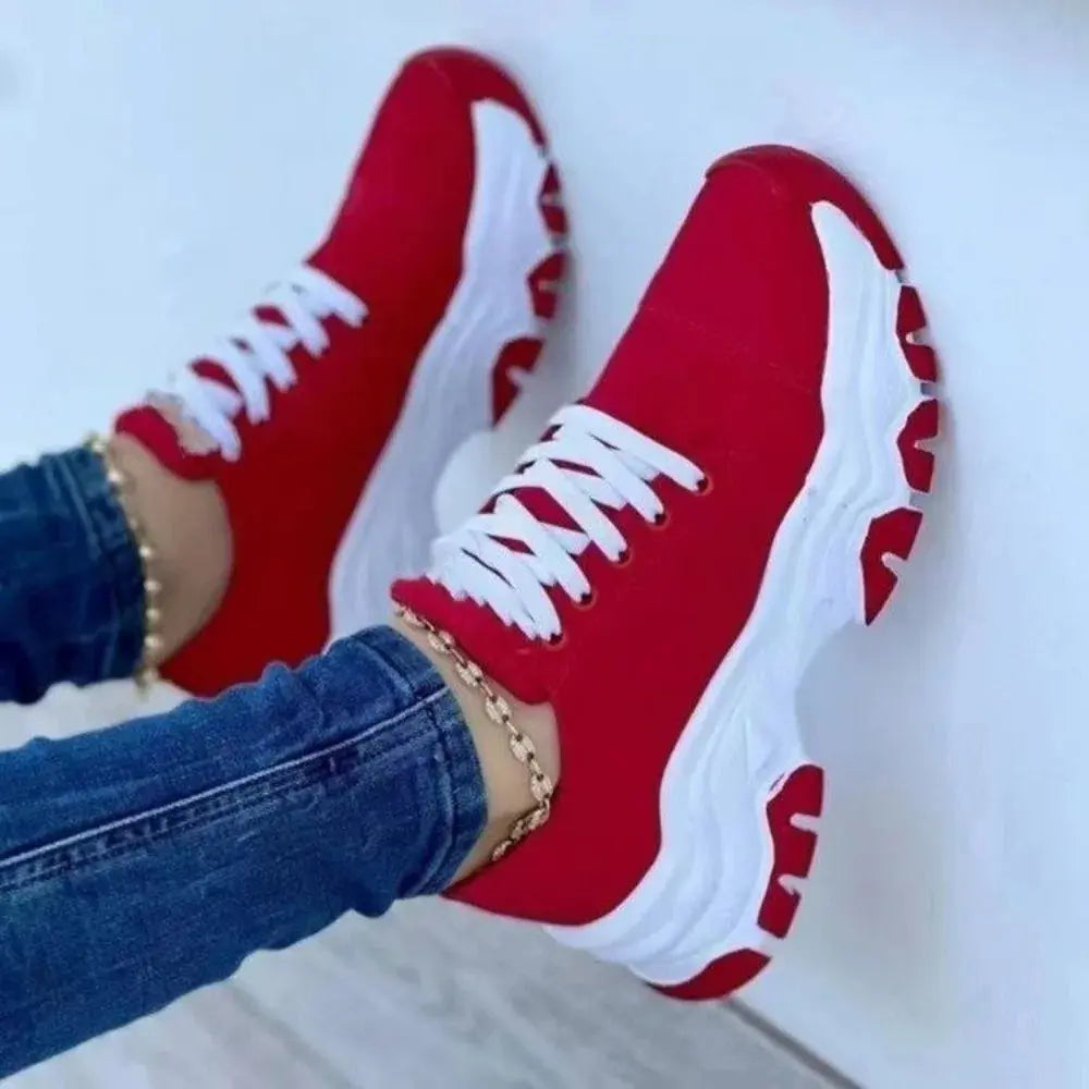 Pink women's canvas sneakers from 2023 with flat laces, casual style, and sporty design, perfect for everyday wear.